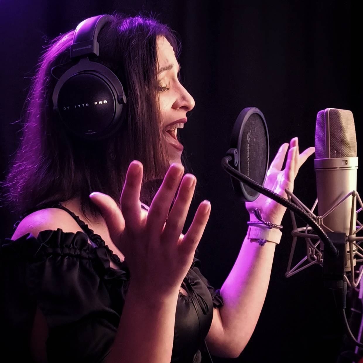 Elvann singing into a studio microphone